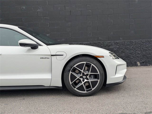 Used 2025 Porsche Taycan image 10