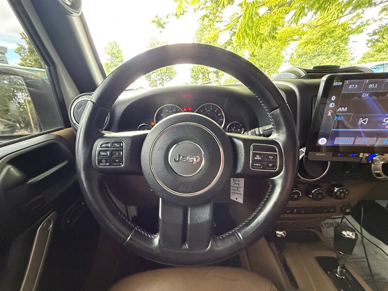 Used 2015 Jeep Wrangler Unlimited Sahara w/ Connectivity Group AWD/4WD image 20