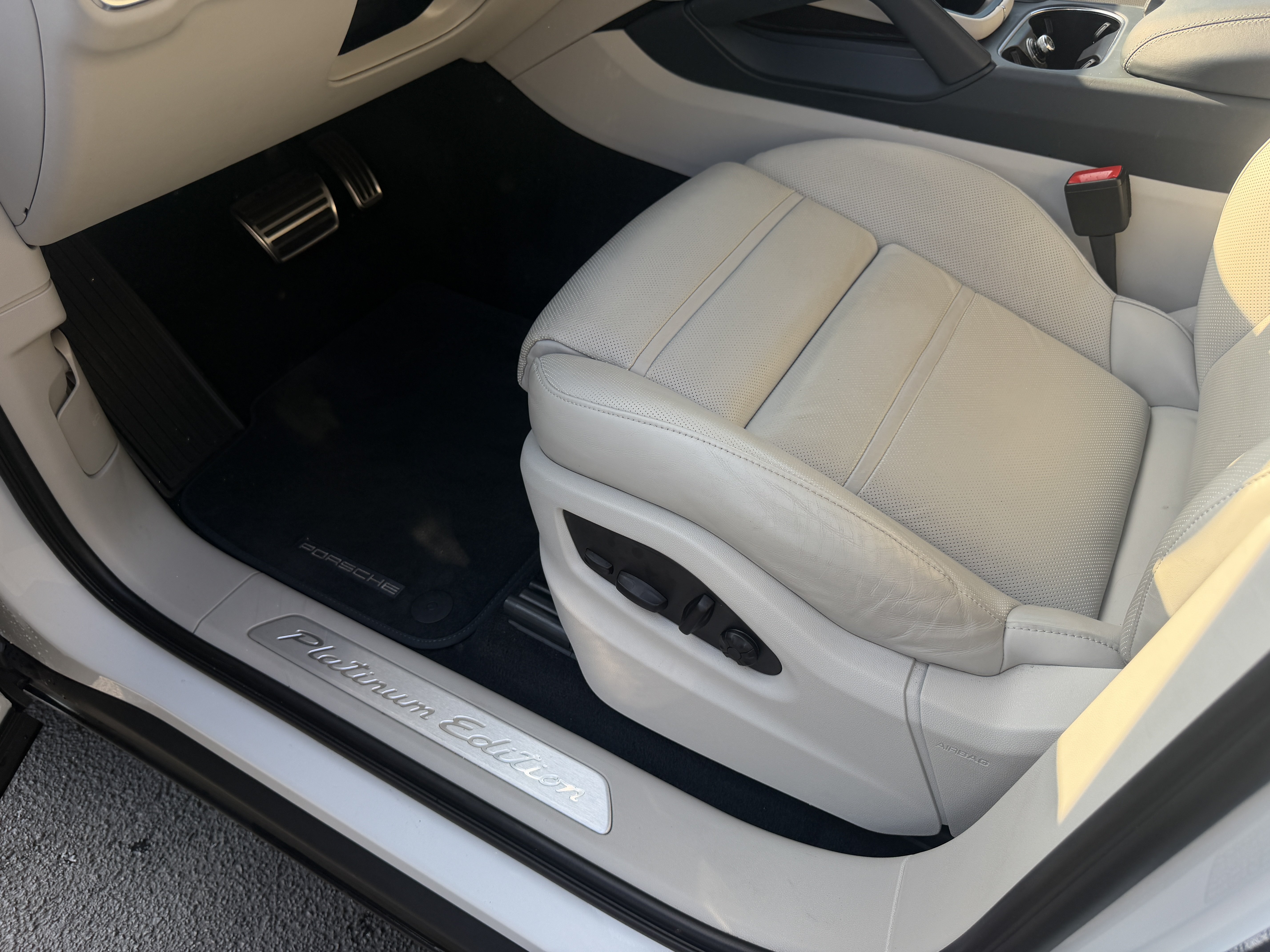 Certified 2023 Porsche Cayenne S Platinum AWD/4WD image 14