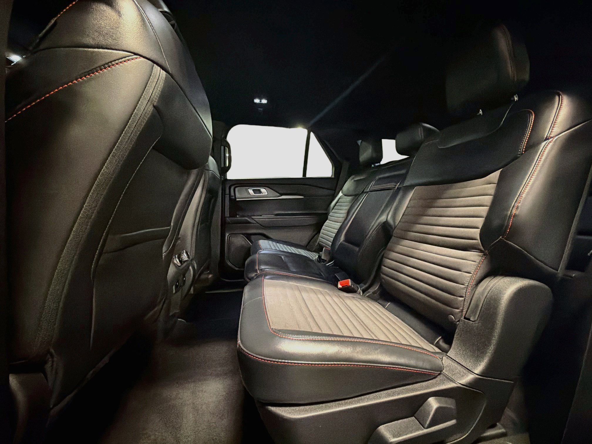 Used 2025 Ford Explorer ST-Line w/ ST-Line Street Pack AWD/4WD image 29
