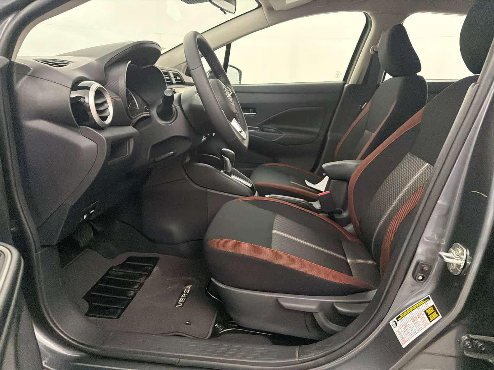 New 2025 Nissan Versa SR w/ Trunk Package image 15