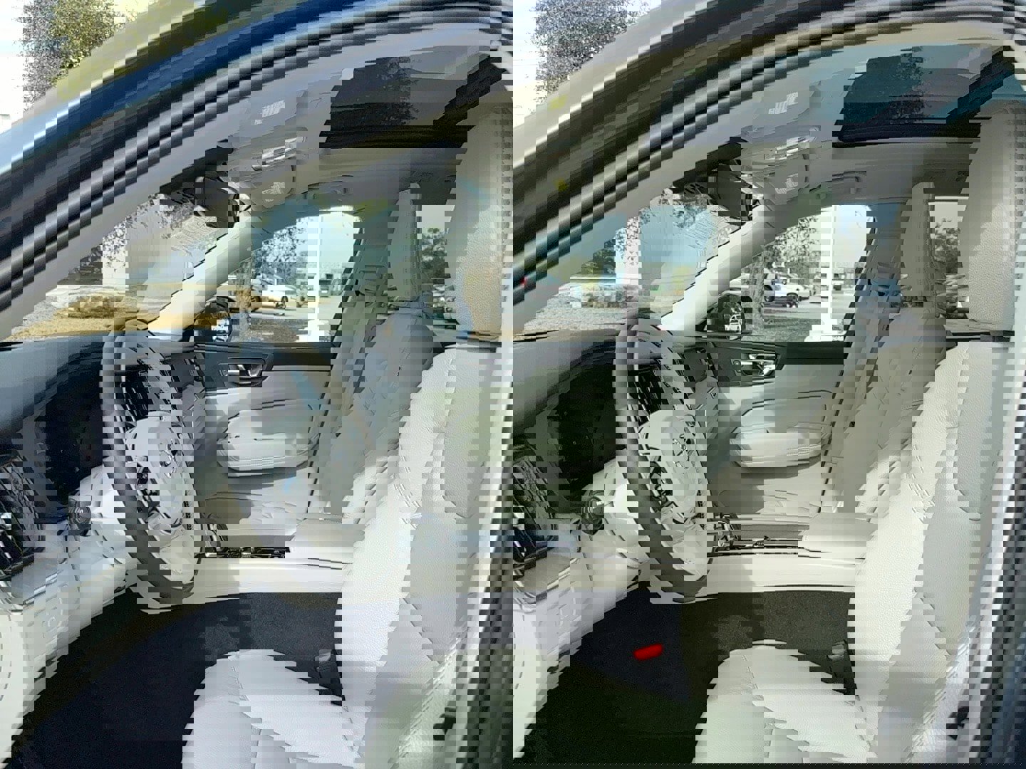 Certified 2023 Volvo XC60 B5 Plus w/ Climate Package image 11