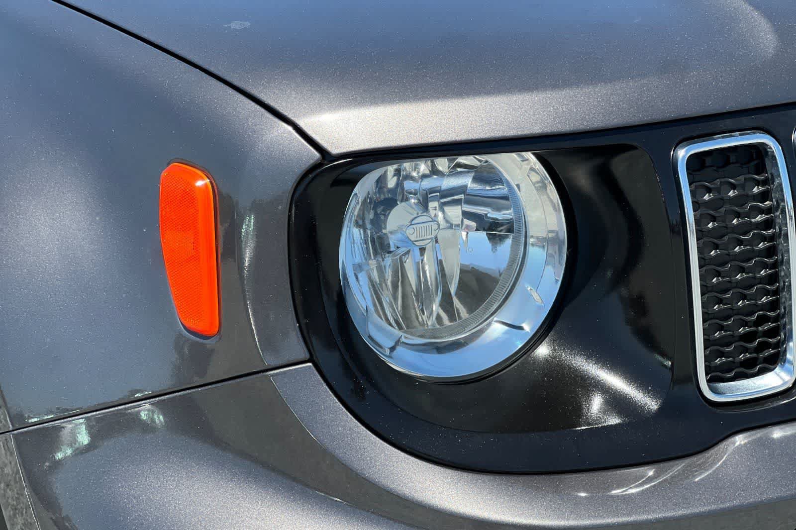 Used 2020 Jeep Renegade Latitude w/ UConnect 8.4 Nav Group AWD/4WD image 34