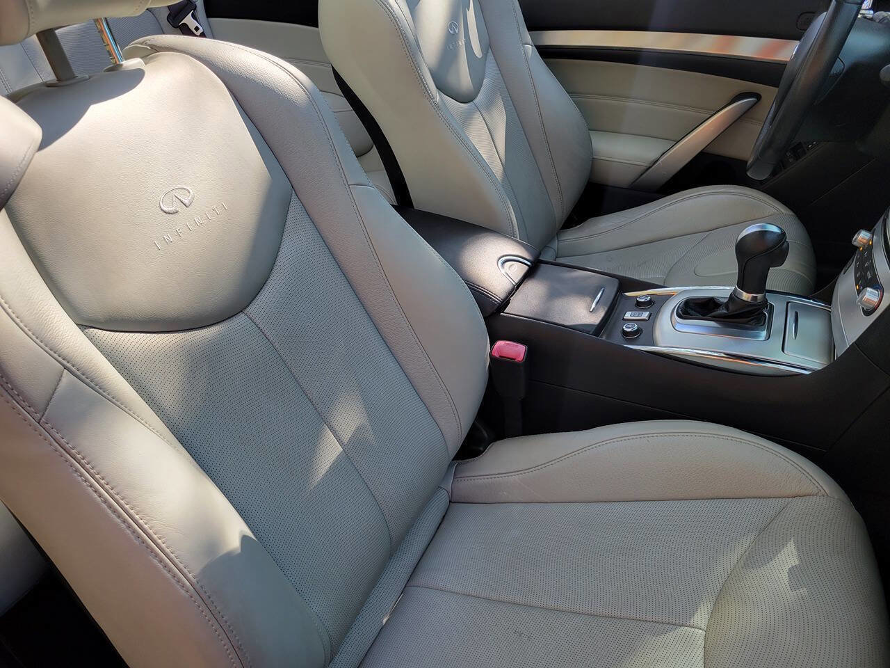 Used 2014 INFINITI Q60 Convertible w/ Premium Package image 10