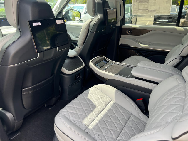New 2027 Lincoln Navigator L Black Label AWD/4WD image 24