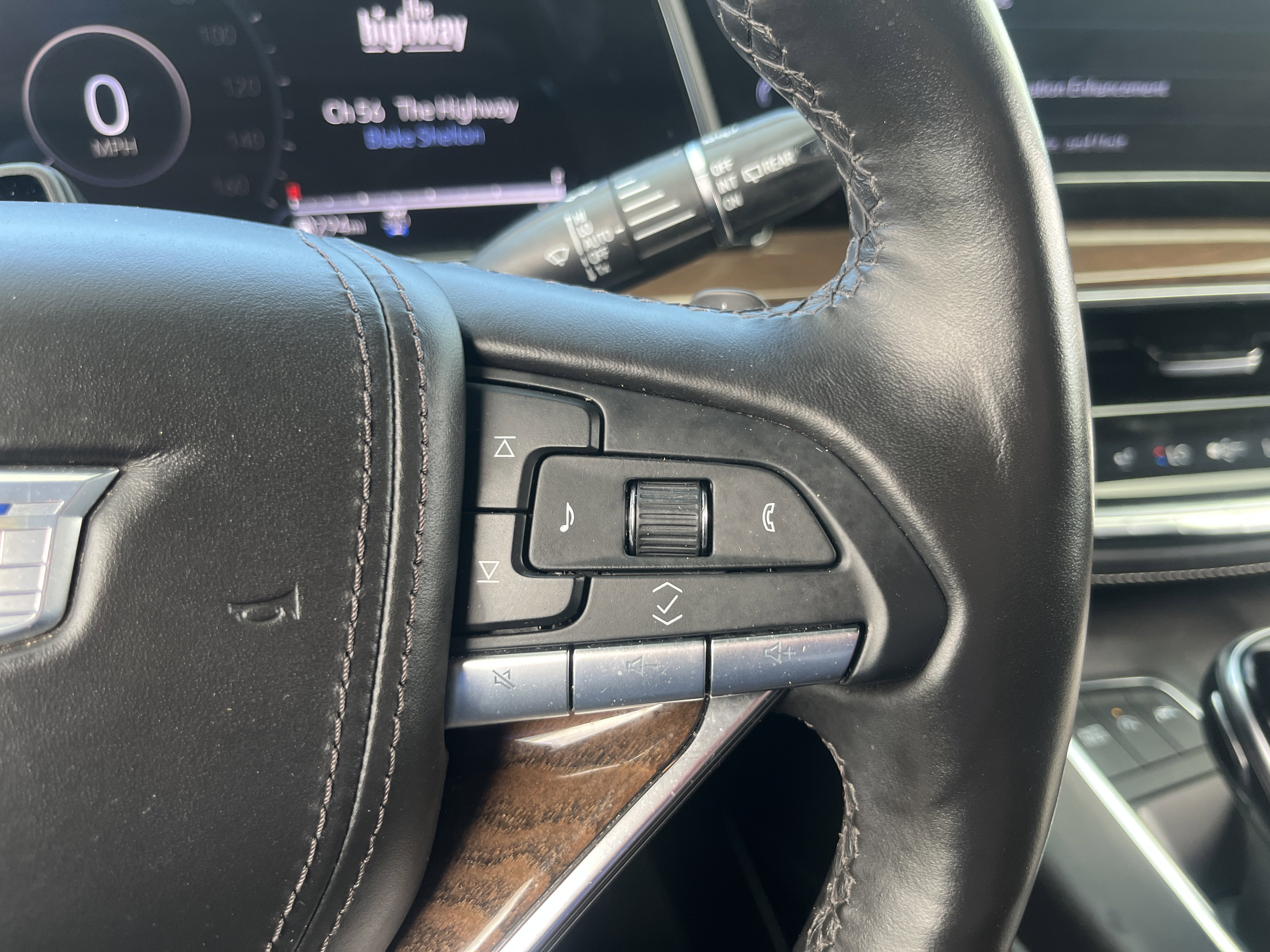 Used 2023 Cadillac Escalade Sport Platinum w/ LPO, ONYX Package image 21