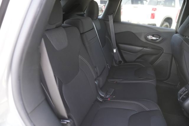 Used 2015 Jeep Cherokee Latitude image 16