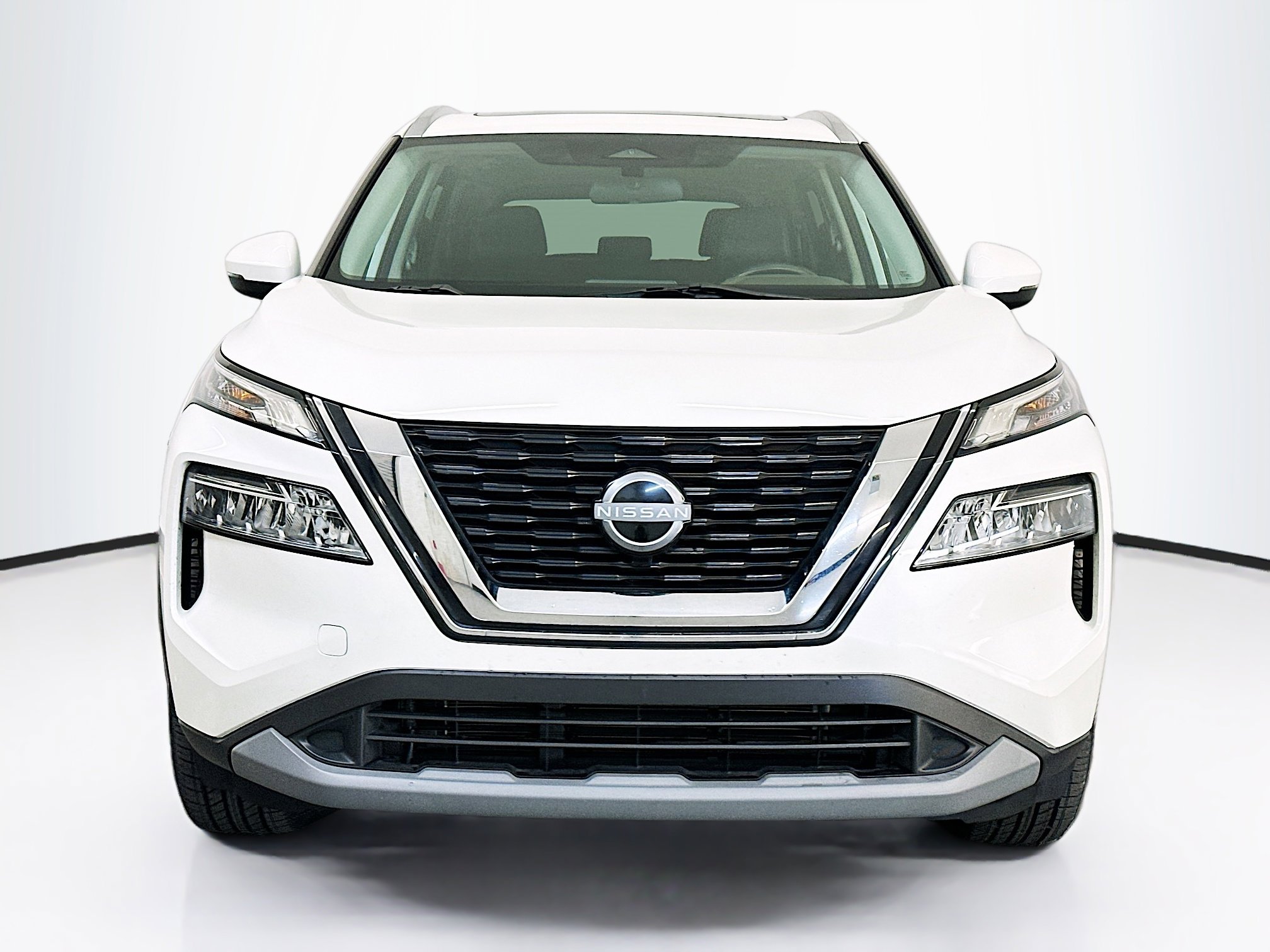 Used 2022 Nissan Rogue SV w/ SV Premium Package image 2