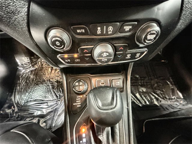 Used 2021 Jeep Cherokee Trailhawk w/ Trailer Tow Group image 16