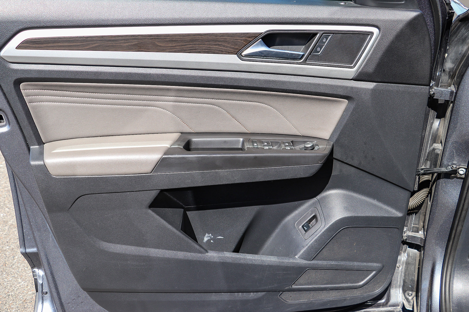 Used 2023 Volkswagen Atlas SE w/ Panoramic Sunroof Package FWD image 23