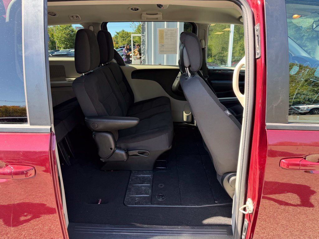 Used 2018 Dodge Grand Caravan SE w/ UConnect Hands-Free Group FWD image 13
