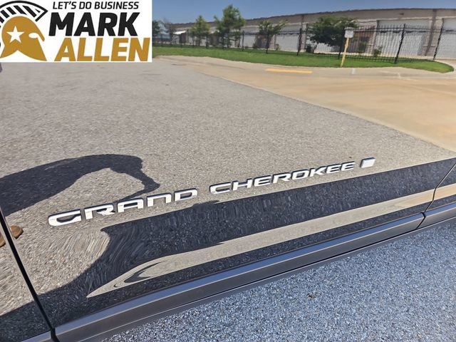 Used 2023 Jeep Grand Cherokee Limited AWD/4WD image 32