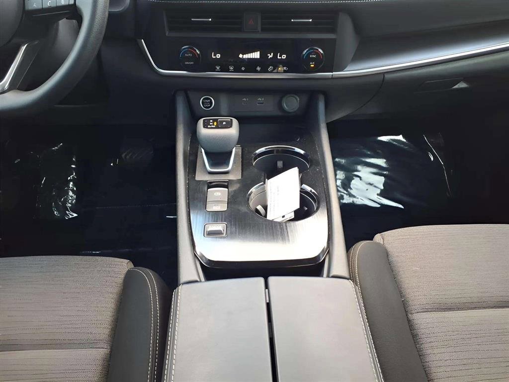 Used 2023 Nissan Rogue SV image 11