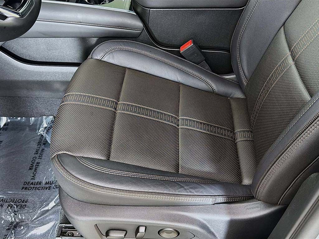 Used 2025 Chevrolet Tahoe High Country AWD/4WD image 26