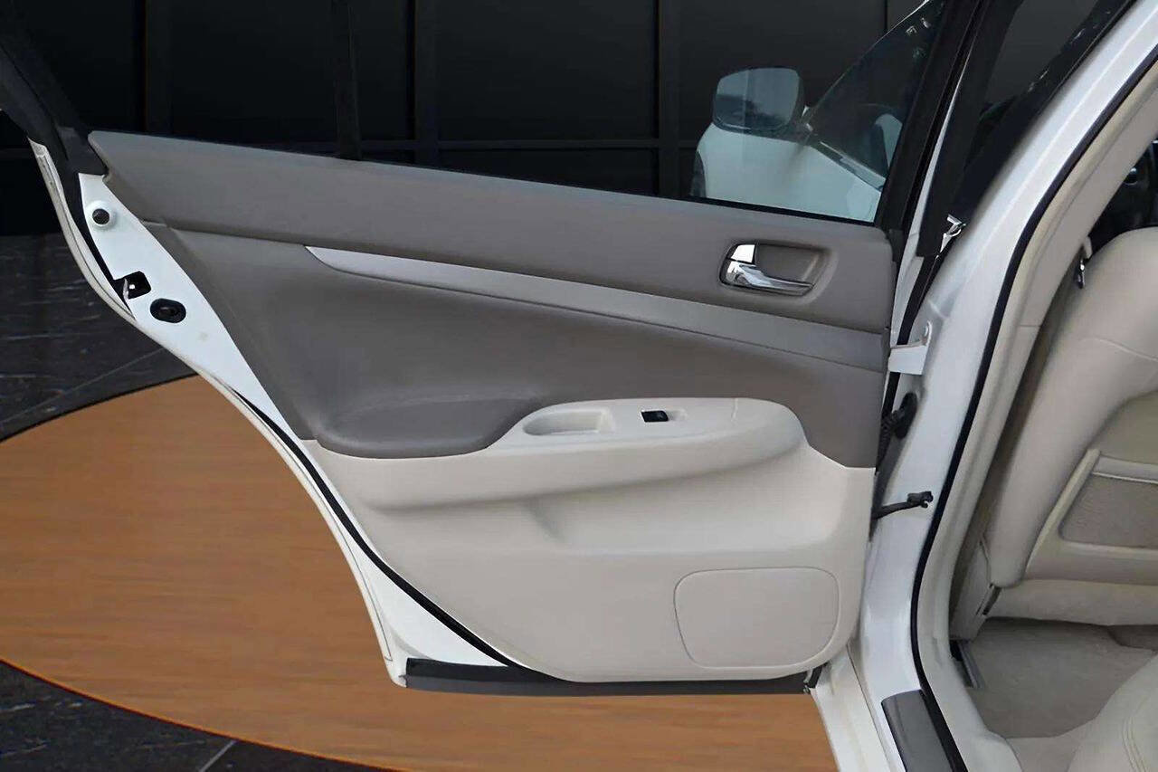 Used 2013 INFINITI G37 Journey w/ Premium Pkg image 22