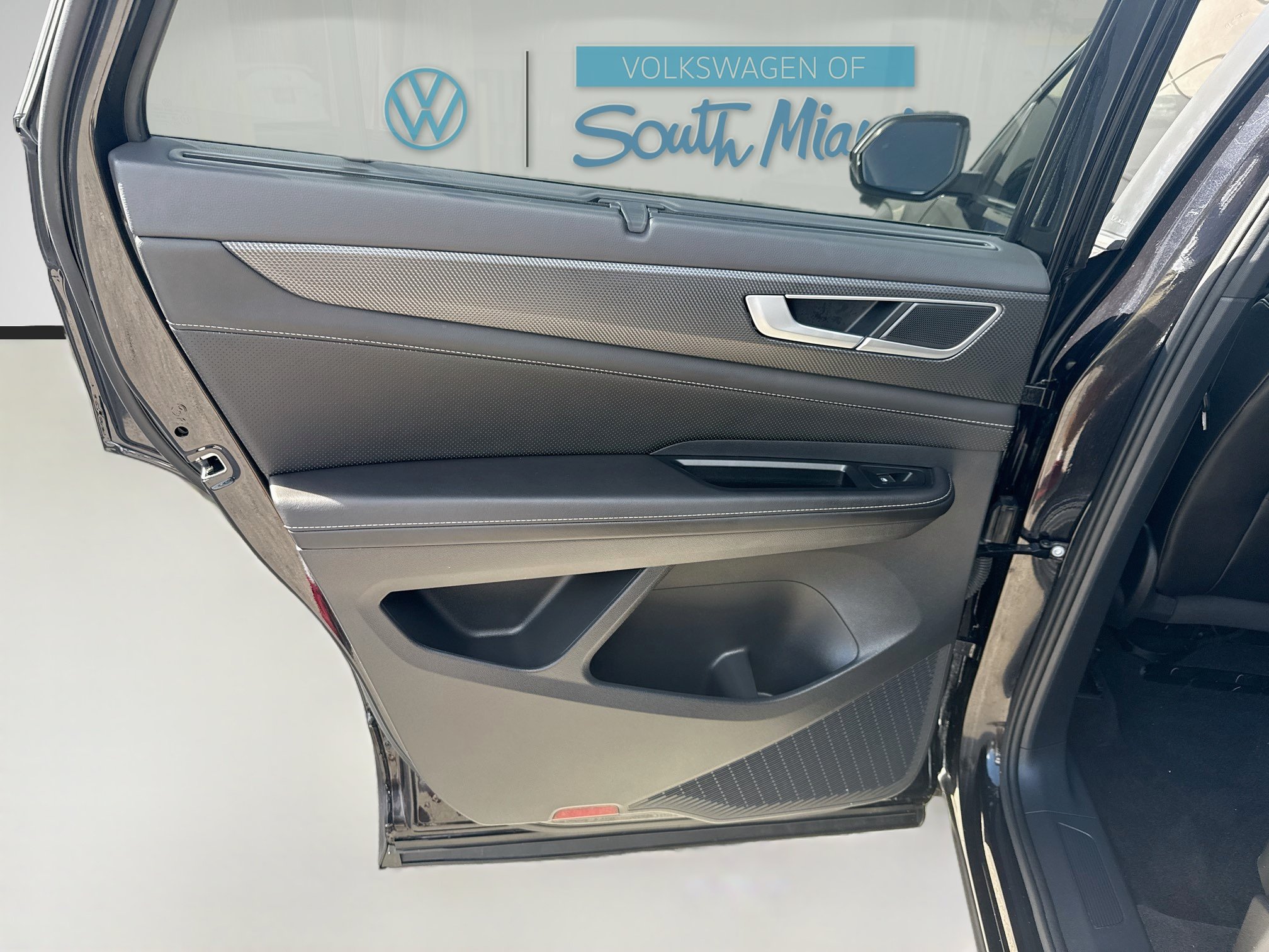 Used 2024 Volkswagen Atlas Cross Sport SEL R-Line AWD/4WD image 26