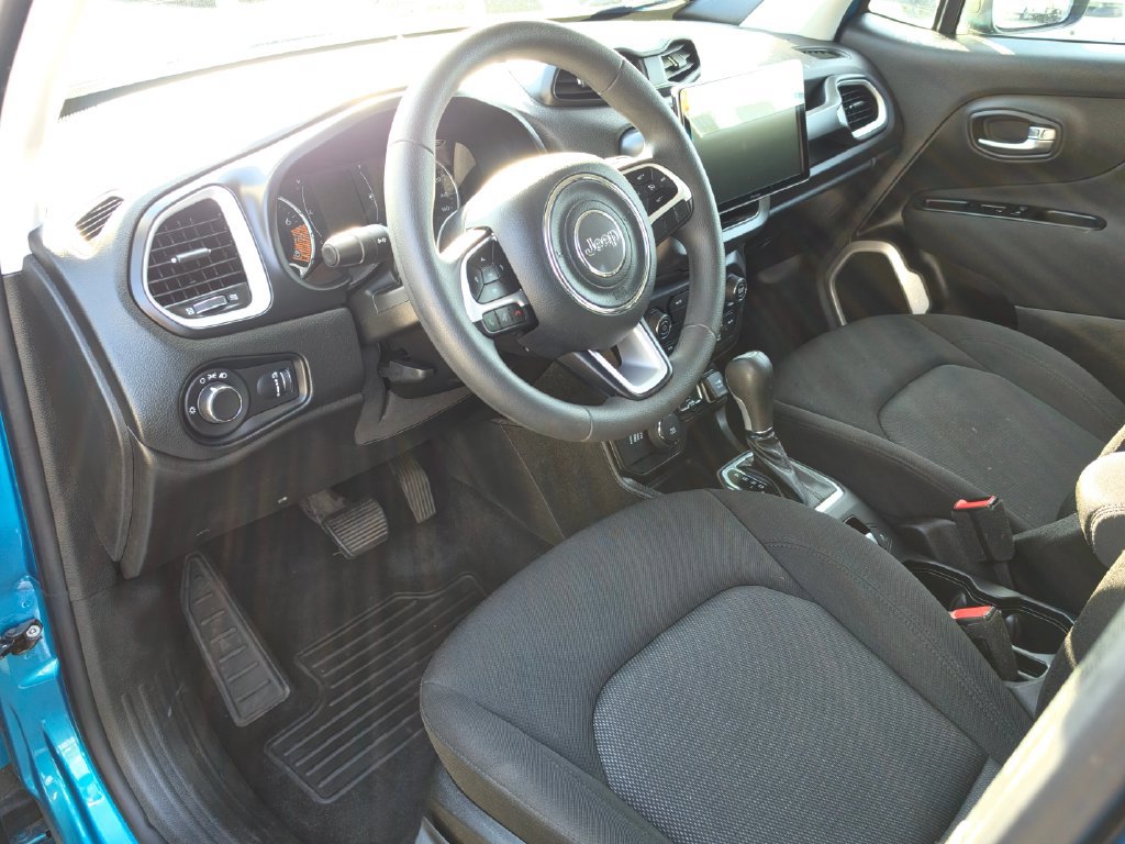 Used 2021 Jeep Renegade Sport w/ Sport Appearance Group AWD/4WD image 24