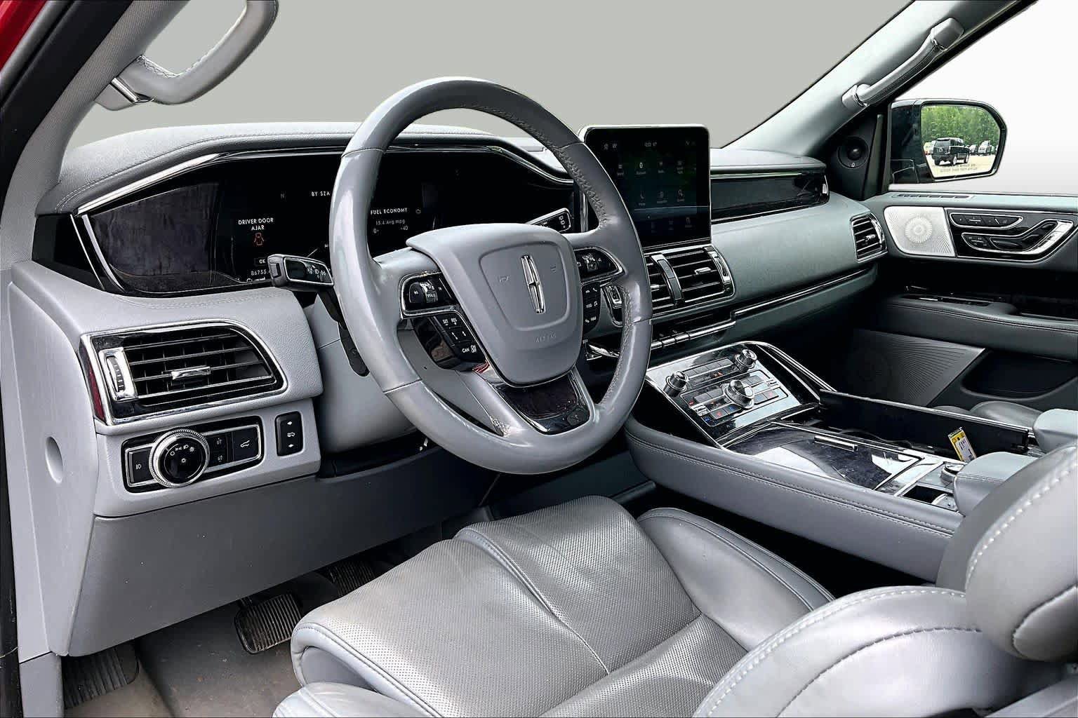 Used 2020 Lincoln Navigator L Reserve w/ Luxury Package AWD/4WD image 18