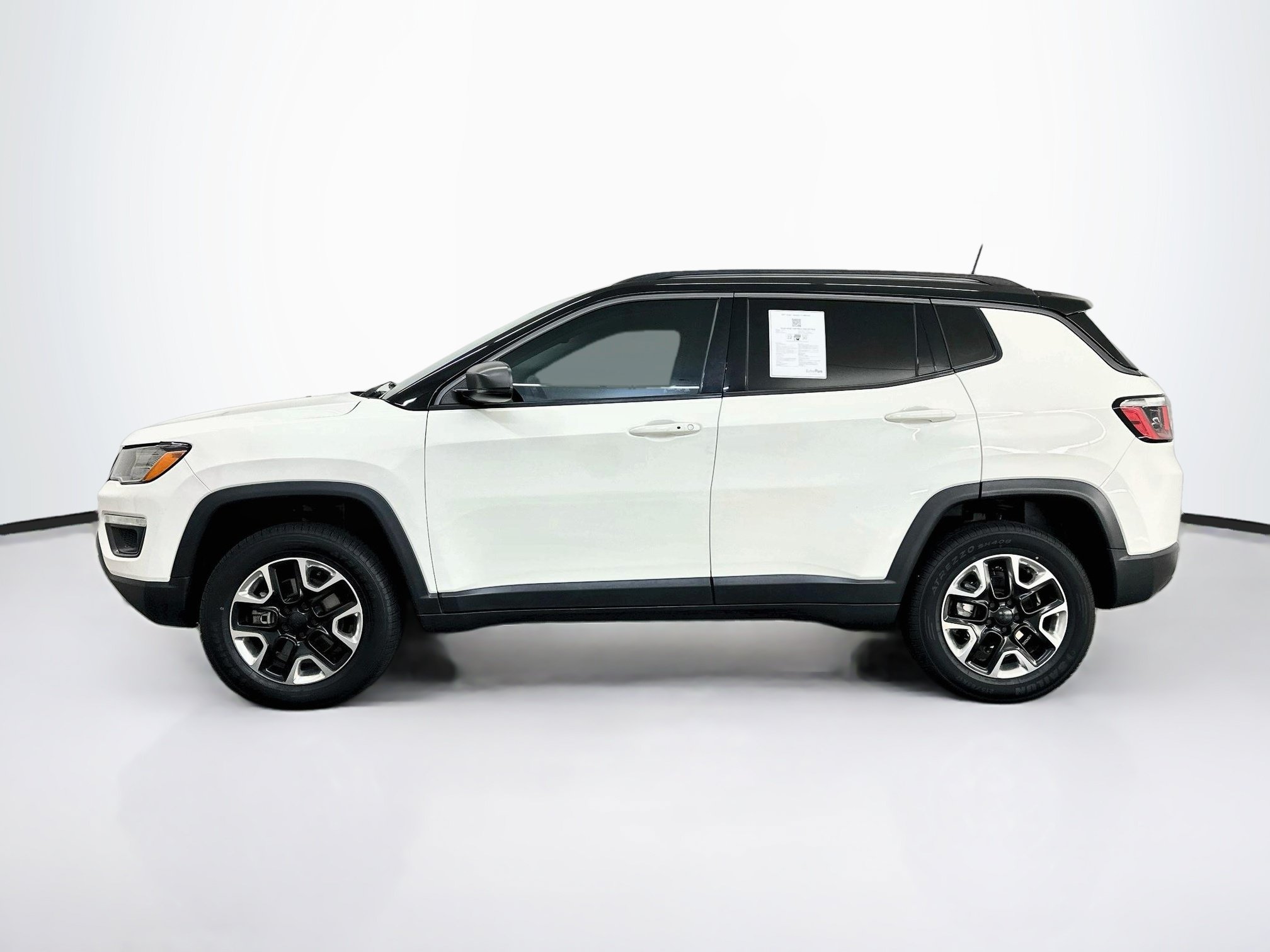 Used 2017 Jeep Compass Trailhawk w/ Leather Interior Group AWD/4WD image 4