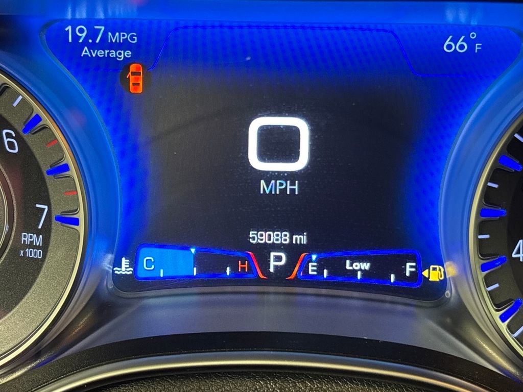 Used 2022 Chrysler 300 Touring w/ Sport Appearance Package image 31