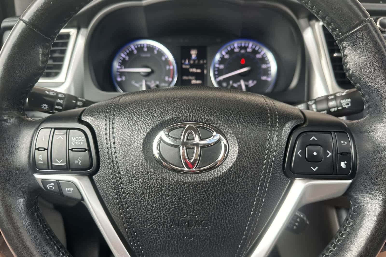 Used 2015 Toyota Highlander XLE AWD/4WD image 25