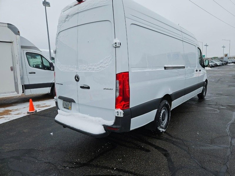 Used 2024 Mercedes-Benz Sprinter 2500 image 3