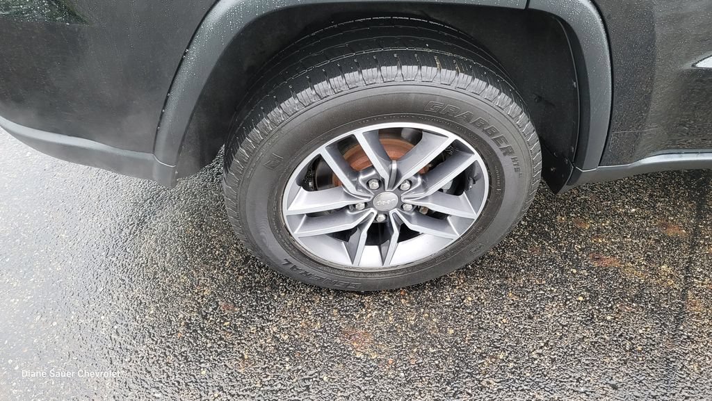 Used 2018 Jeep Grand Cherokee Laredo AWD/4WD image 13
