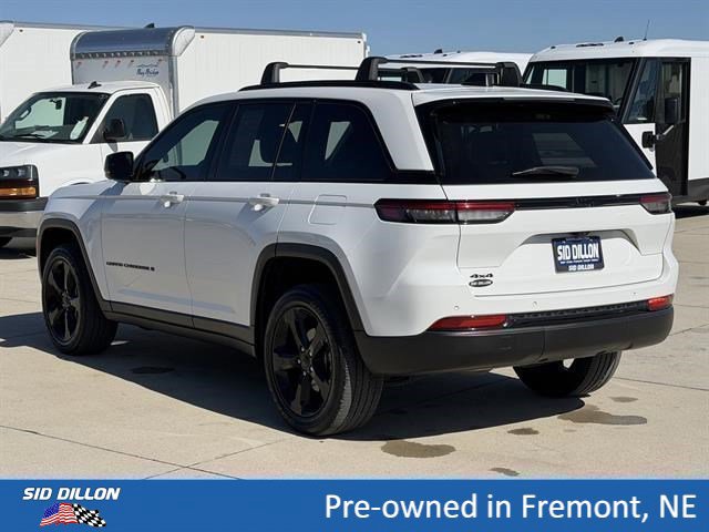 Used 2023 Jeep Grand Cherokee Altitude AWD/4WD image 7