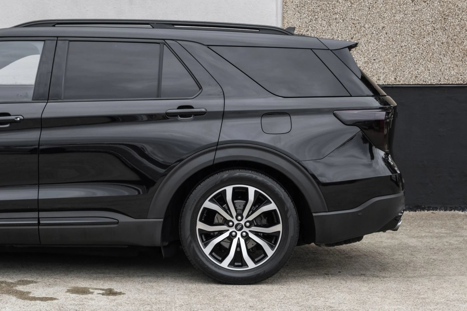 Used 2021 Ford Explorer ST w/ Equipment Group 401A AWD/4WD image 12
