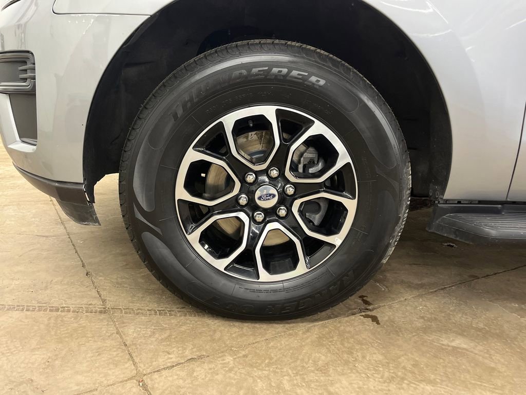 Used 2024 Ford Expedition XLT image 28