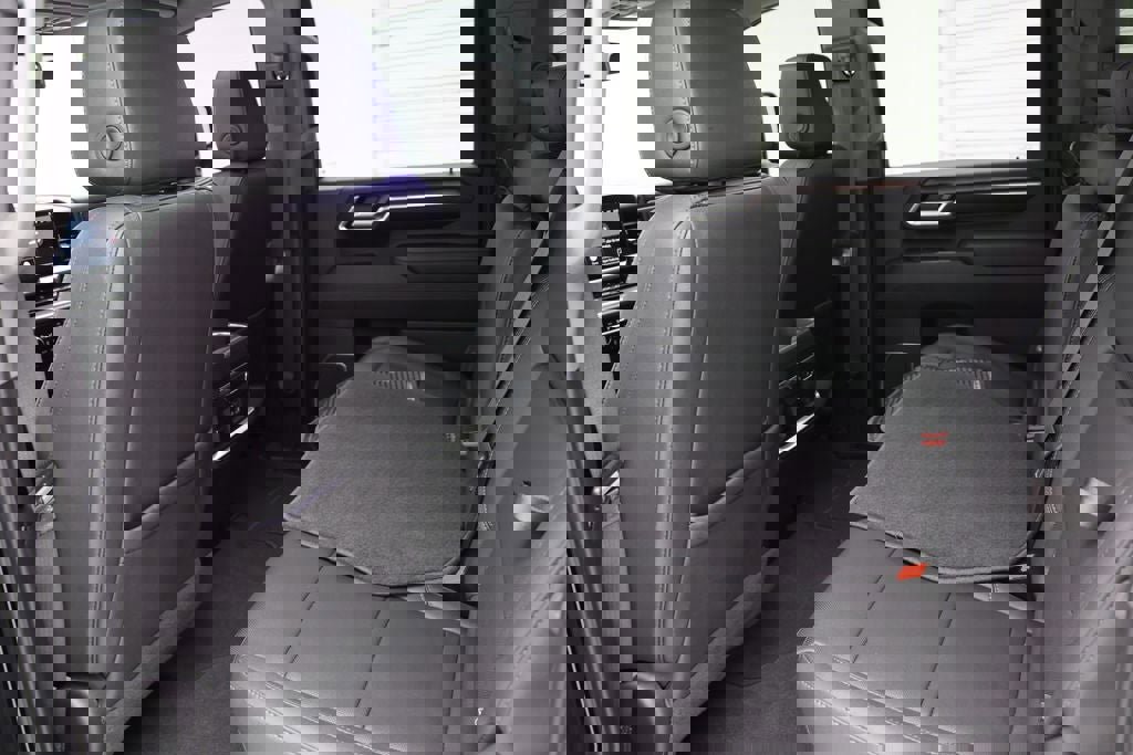 Used 2024 GMC Sierra 2500 SLT w/ SLT Premium Package image 18