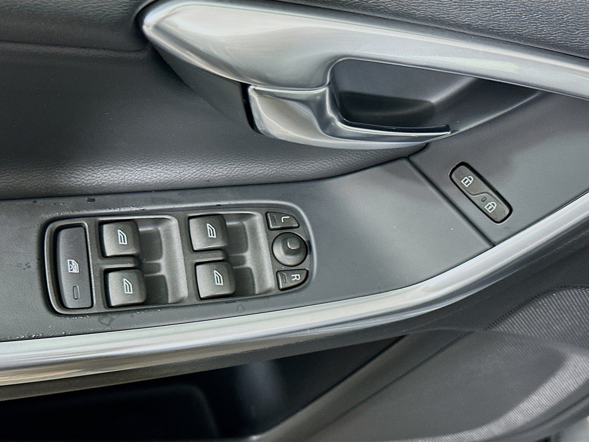 Used 2018 Volvo V60 T5 Dynamic AWD/4WD image 15