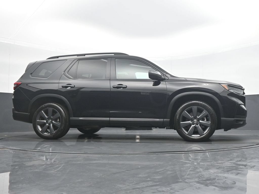 Used 2025 Honda Pilot Sport image 32
