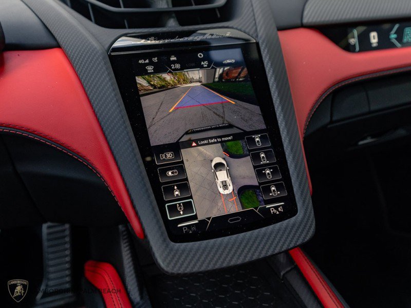 Used 2025 Lamborghini Revuelto image 18