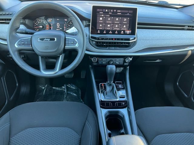 Used 2023 Jeep Compass Sport image 3