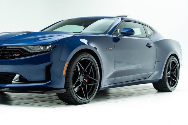 Used 2021 Chevrolet Camaro LT w/ RS Package RWD image 9
