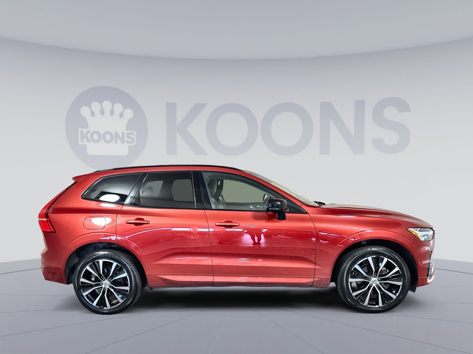 Used 2024 Volvo XC60 B5 Plus w/ Climate Package image 8