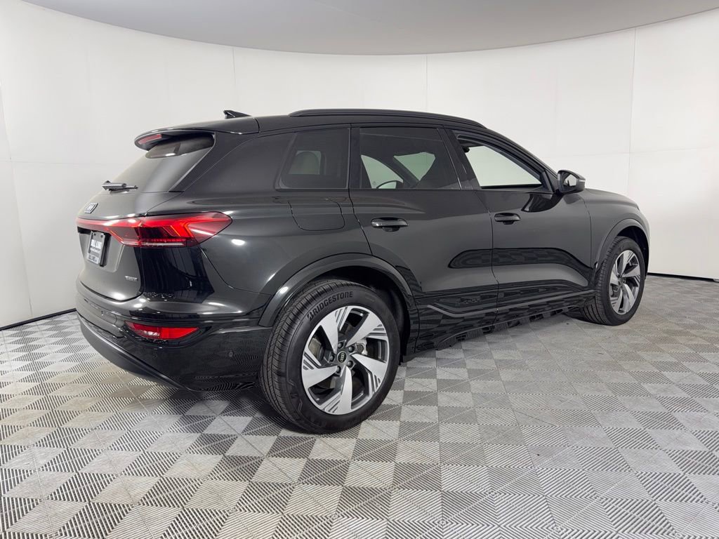 Used 2025 Audi Q6 e-tron Premium Plus w/ Premium Plus AWD/4WD image 5