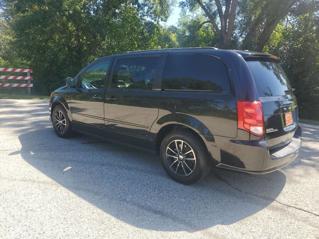 Used 2016 Dodge Grand Caravan R/T image 4