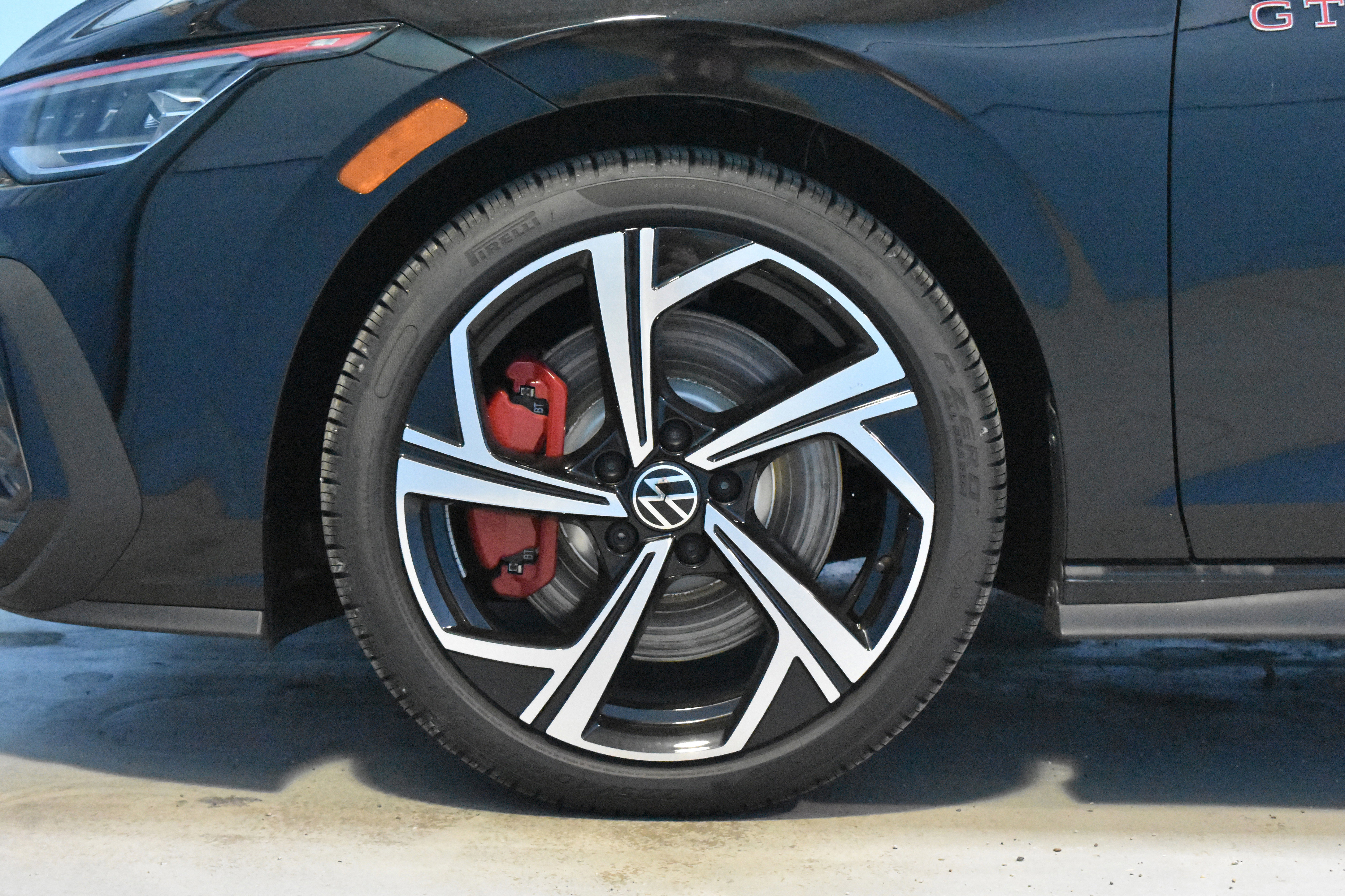 New 2026 Volkswagen GTI SE FWD image 18