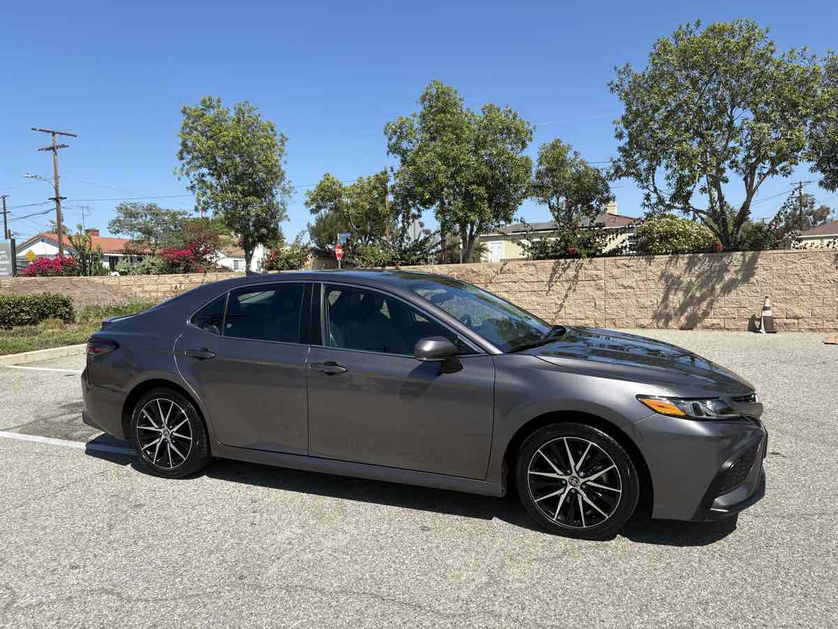 Used 2024 Toyota Camry SE image 38