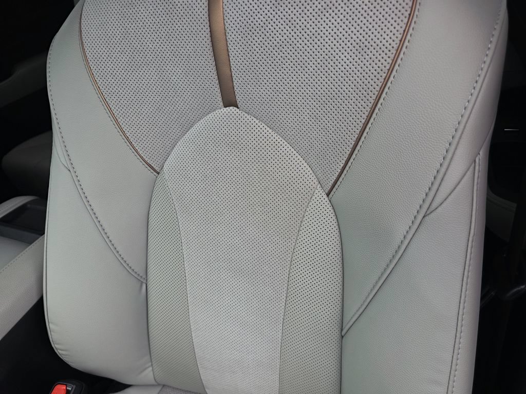 Used 2025 Toyota Grand Highlander AWD Hybrid image 16