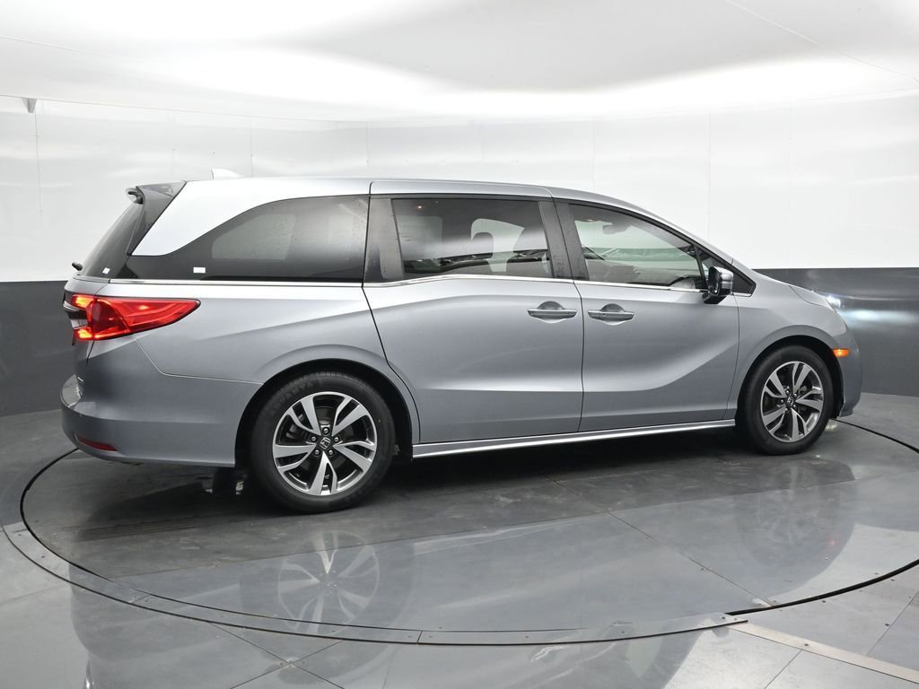Used 2024 Honda Odyssey Touring image 2