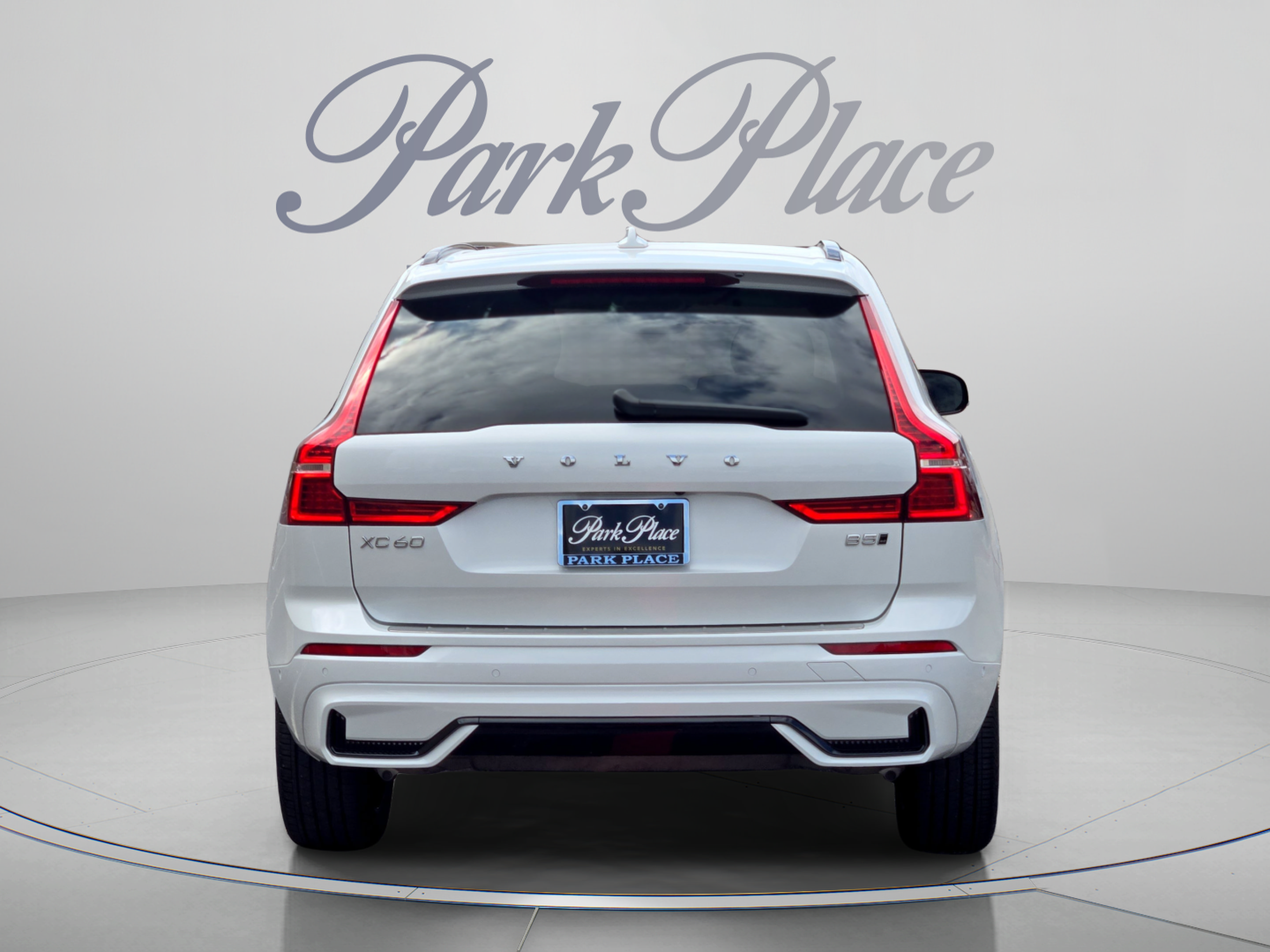 Used 2024 Volvo XC60 B5 Plus w/ Protection Package Premier AWD/4WD image 4