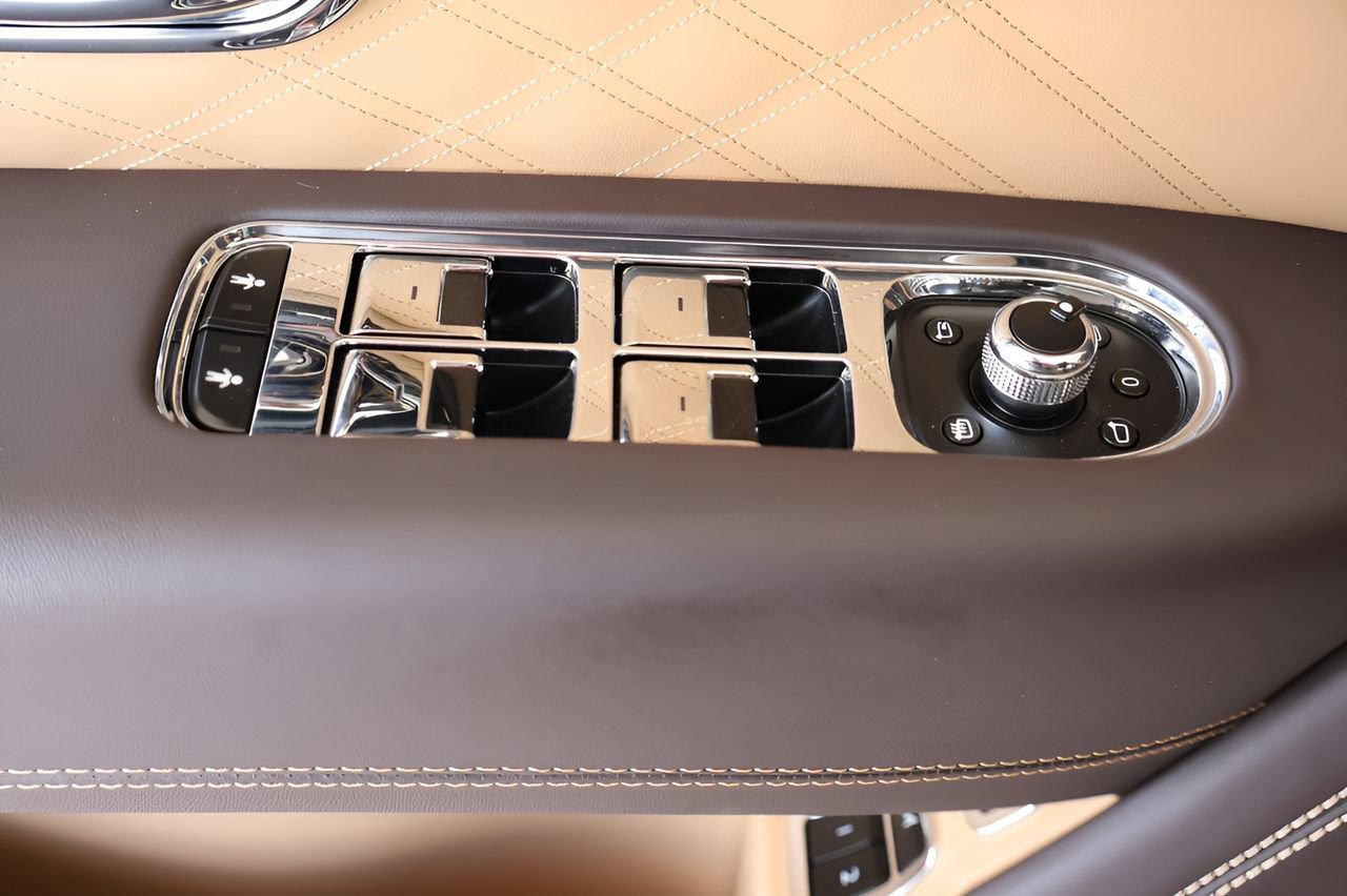 Used 2025 Bentley Bentayga Extended Wheelbase AWD/4WD image 13
