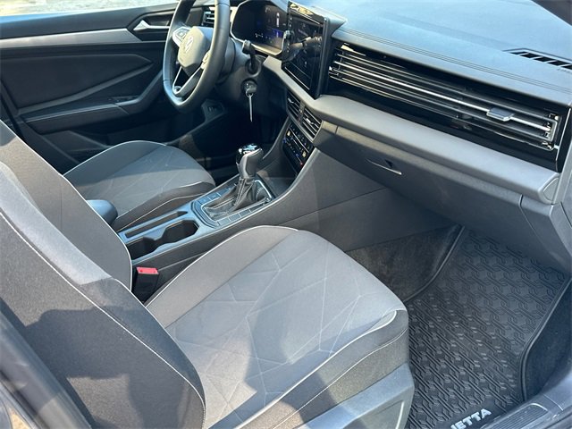 Used 2025 Volkswagen Jetta Sport image 29