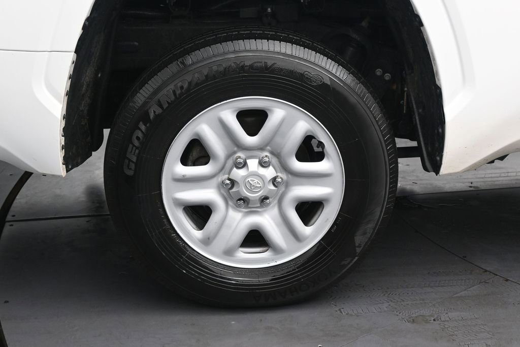 Used 2024 Toyota Tundra SR w/ SR Tow Package AWD/4WD image 32