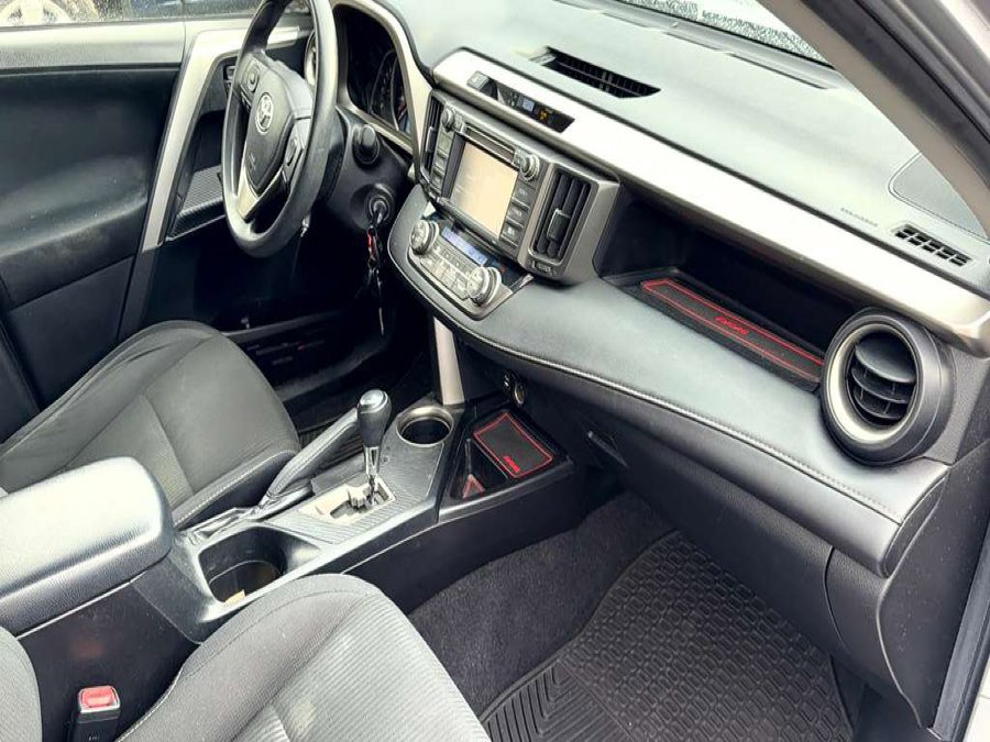 Used 2015 Toyota RAV4 XLE image 8