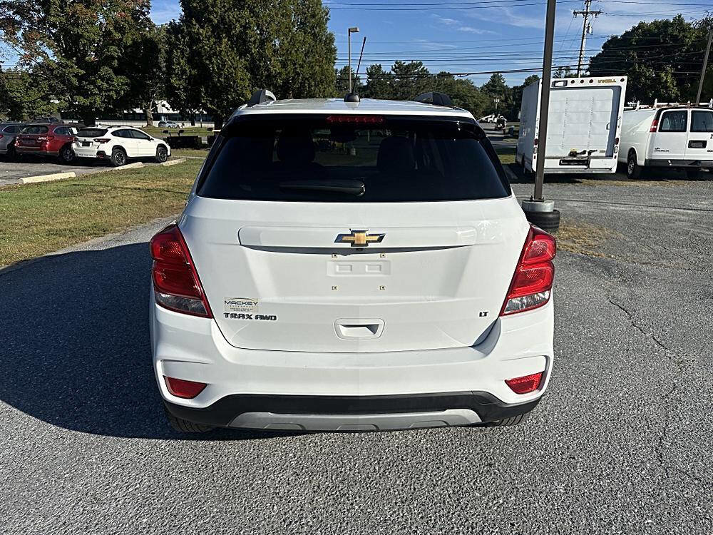 Used 2019 Chevrolet Trax LT w/ LT Convenience Package image 4