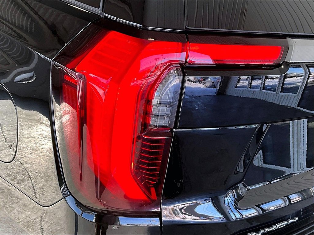 Used 2025 GMC Yukon AT4 w/ LPO, Floor Liner Package image 35
